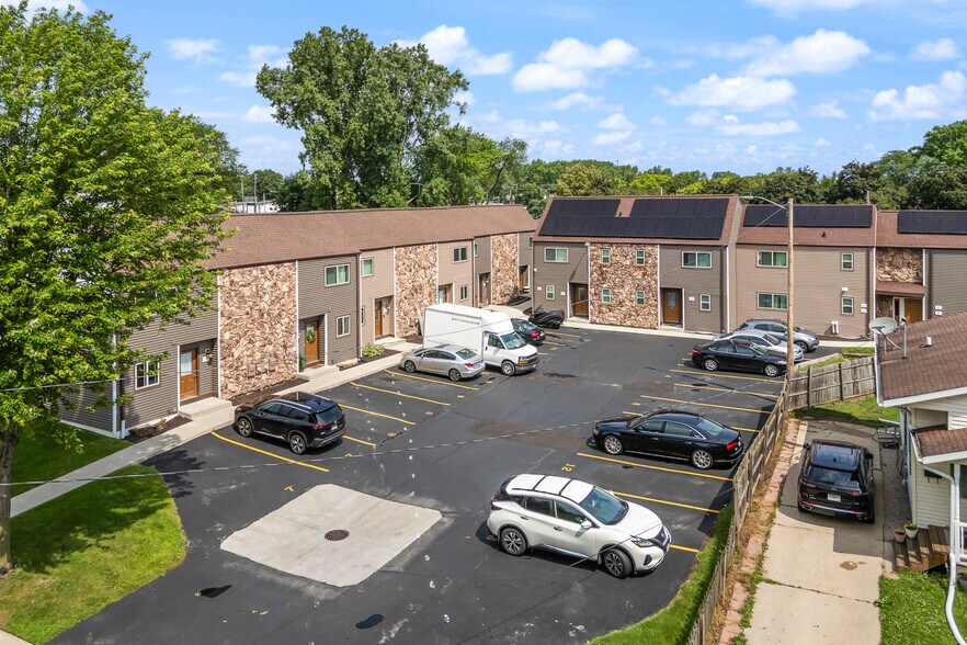 More Photos Of 1747 Oakdale Ave, Green Bay Apartments For Sale