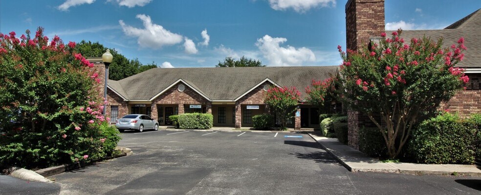 More Photos Of 15102 Jones Maltsberger Rd, San Antonio Office Residential For Lease