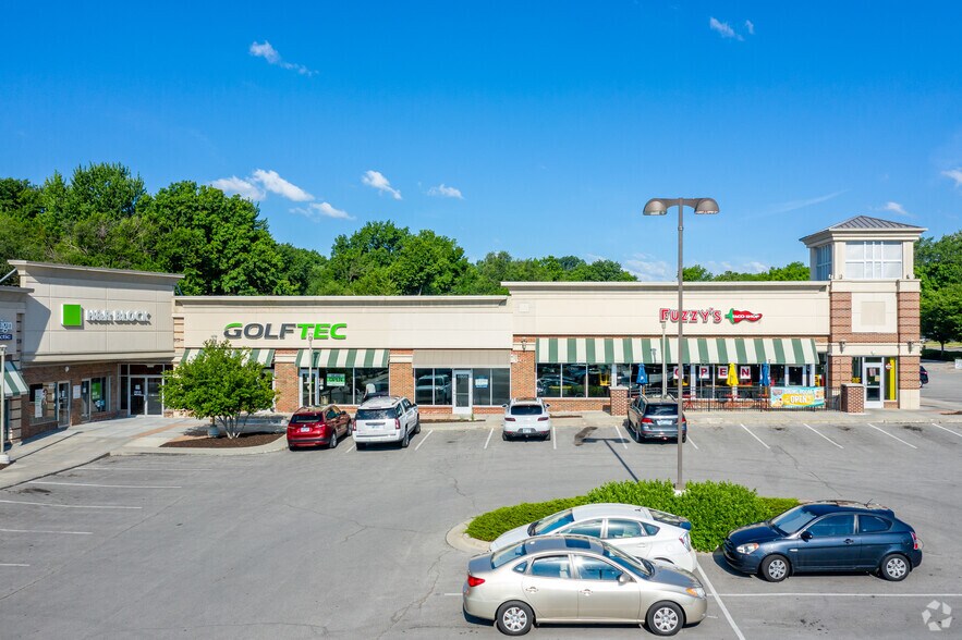 More Photos Of 8771-8901 W 95th St, Overland Park Storefront For Lease
