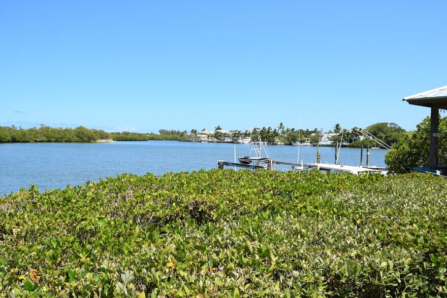 More Photos Of 951 Alternate A1A, Jupiter Freestanding For Lease