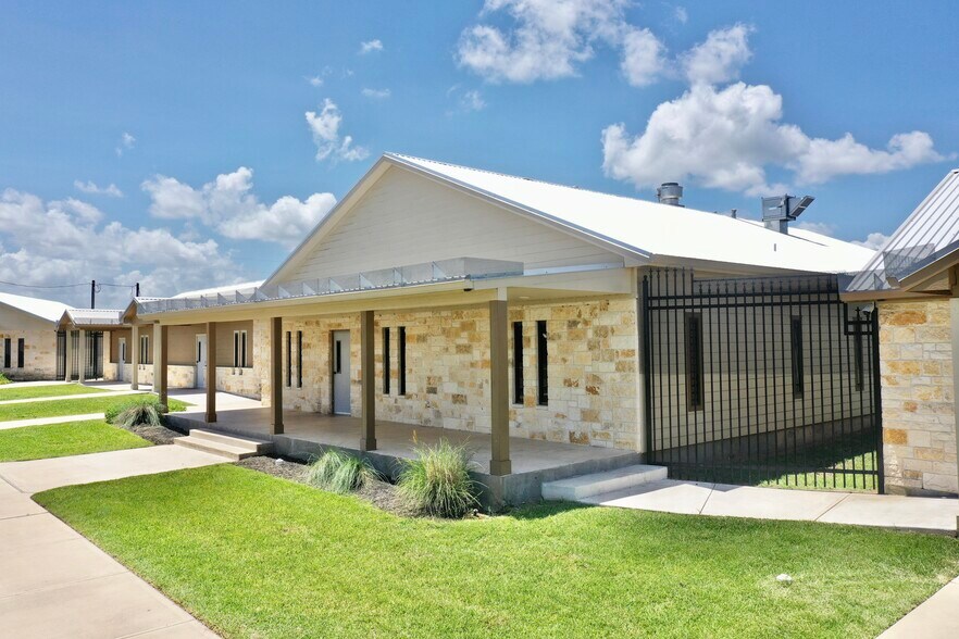 More Photos Of 4150 Highway 36 S, Brenham Shelter For Sale