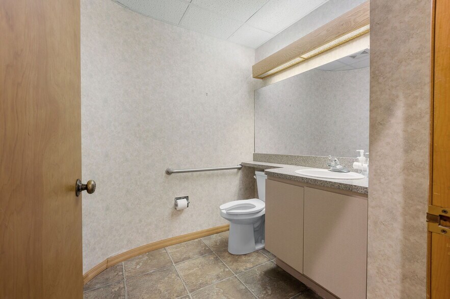 More Photos Of 1701 66th St N, Saint Petersburg Medical For Sale