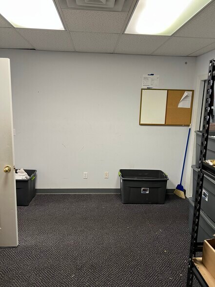 More Photos Of 2602-2604 Grissom Dr, Nashville Warehouse For Lease