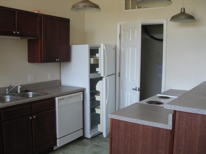 More Photos Of 205 S School Ave, Mahaska Apartments For Sale