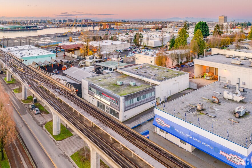 More Photos Of 8555 Cambie St, Vancouver Showroom For Lease