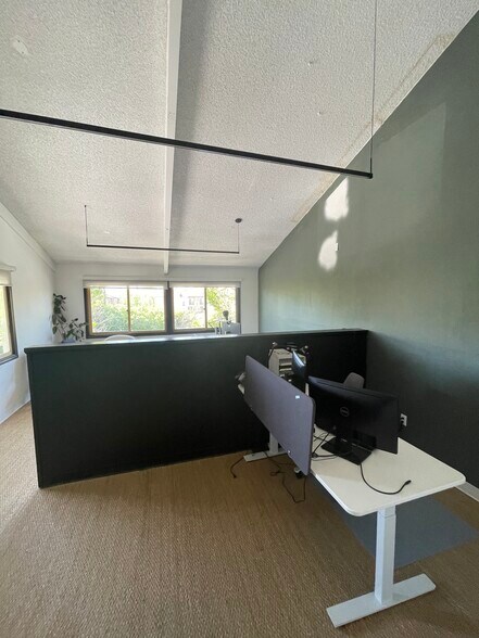 More Photos Of 2482 Newport Blvd, Costa Mesa Loft Creative Space For Lease