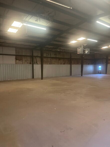 More Photos Of 700 Exchange Ave, Conway Distribution For Lease