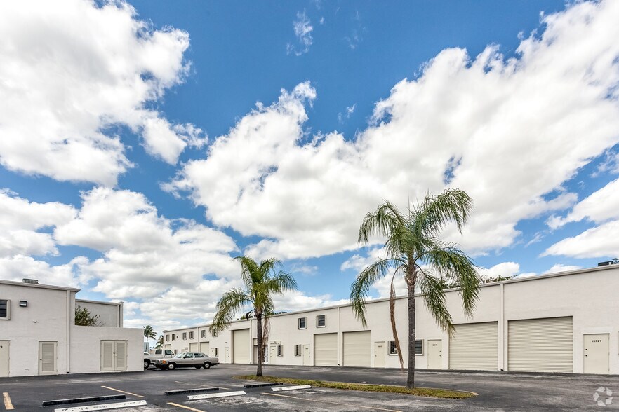 More Photos Of 13879-13981 SW 140th St, Miami Warehouse For Lease