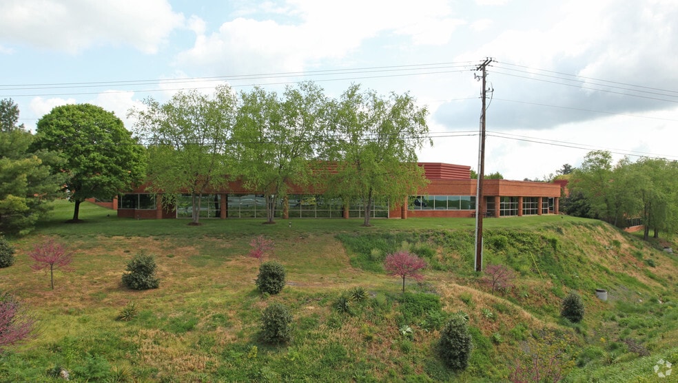 More Photos Of 2800-2840 Electric Rd, Roanoke Office For Lease