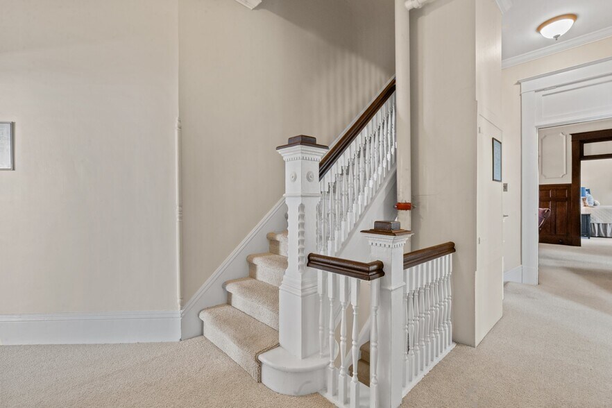 More Photos Of 738 E Main St, Belhaven Hotel For Sale