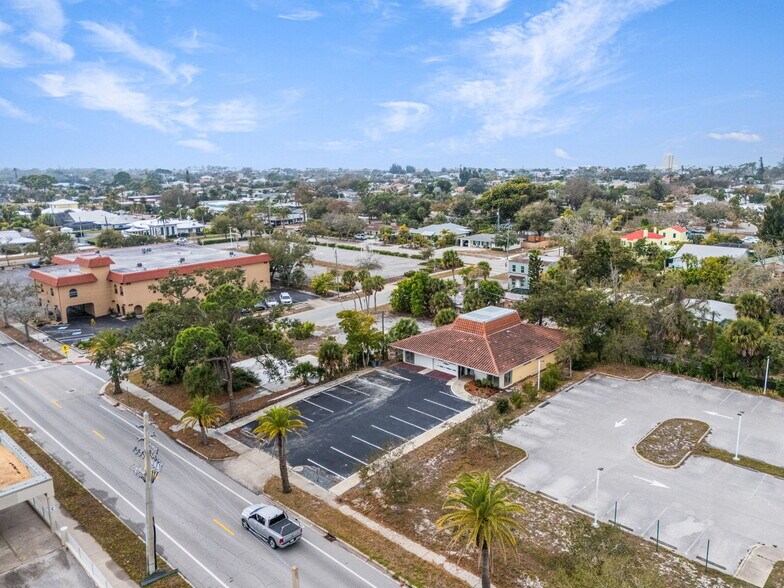 More Photos Of 540 Nokomis Ave S, Venice Medical For Lease