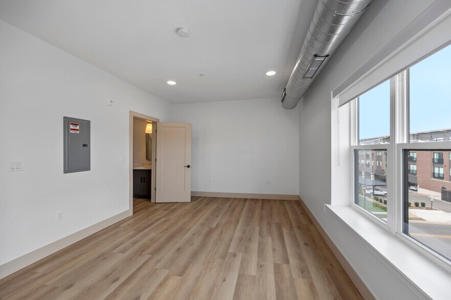 More Photos Of 27 S Squirrel Rd, Auburn Hills Coworking Space