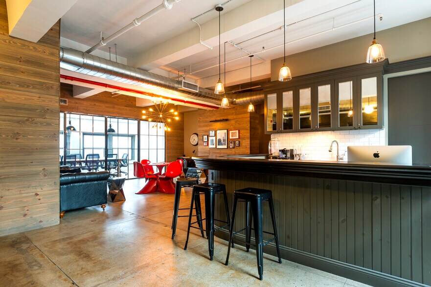 More Photos Of 21 W 46th St, New York Coworking Space
