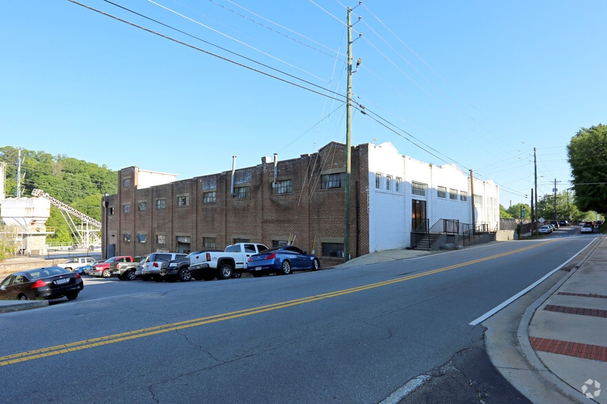 More Photos Of 109 Railroad St, Canton Warehouse For Lease