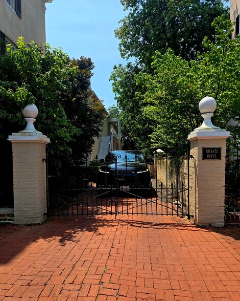 More Photos Of 112 W Church St, Frederick Office For Sale