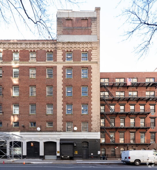 More Photos Of 142 E 31st St, New York Parking Garage For Lease
