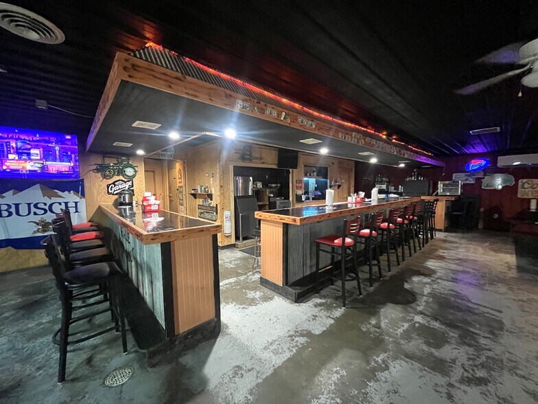 More Photos Of 219 Main St, Hale Flex For Sale