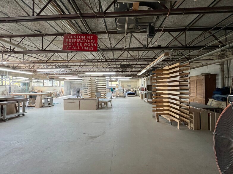 More Photos Of 4099 N Dixie Hwy, Boca Raton Light Manufacturing For Lease
