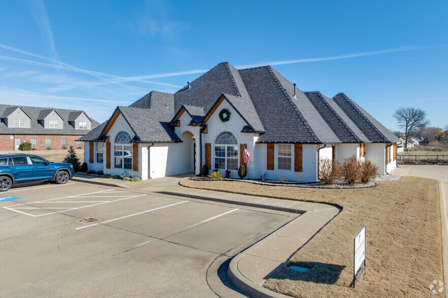 More Photos Of 8813 N 145th East Ave, Owasso Office Residential For Sale