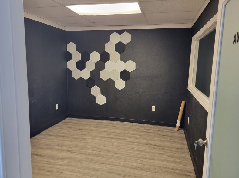 More Photos Of 1557 E Broad St, Mansfield Loft Creative Space For Lease