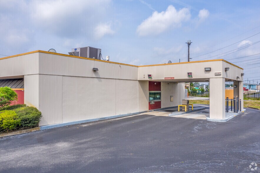More Photos Of 894 E Semoran Blvd, Casselberry Bank For Lease