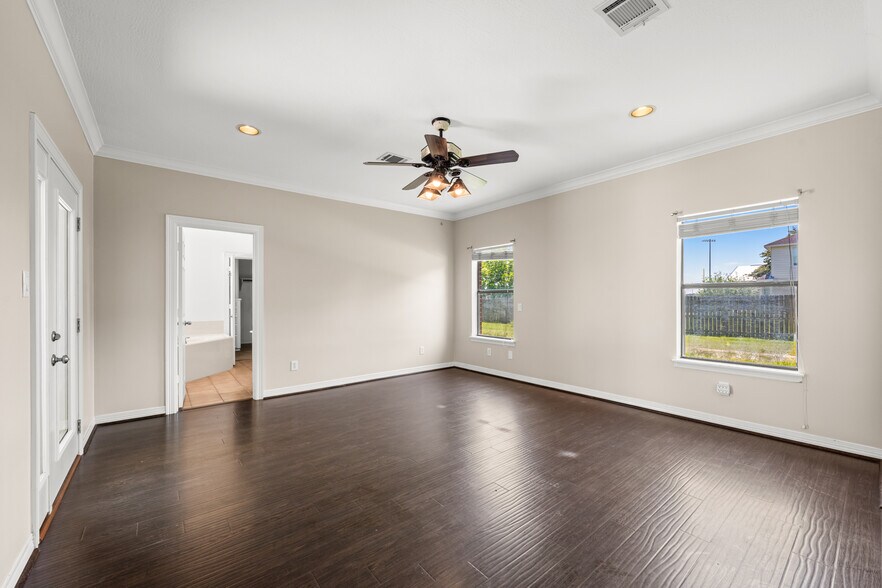 More Photos Of 20240 Cypress Rosehill Rd, Tomball Office Residential For Lease