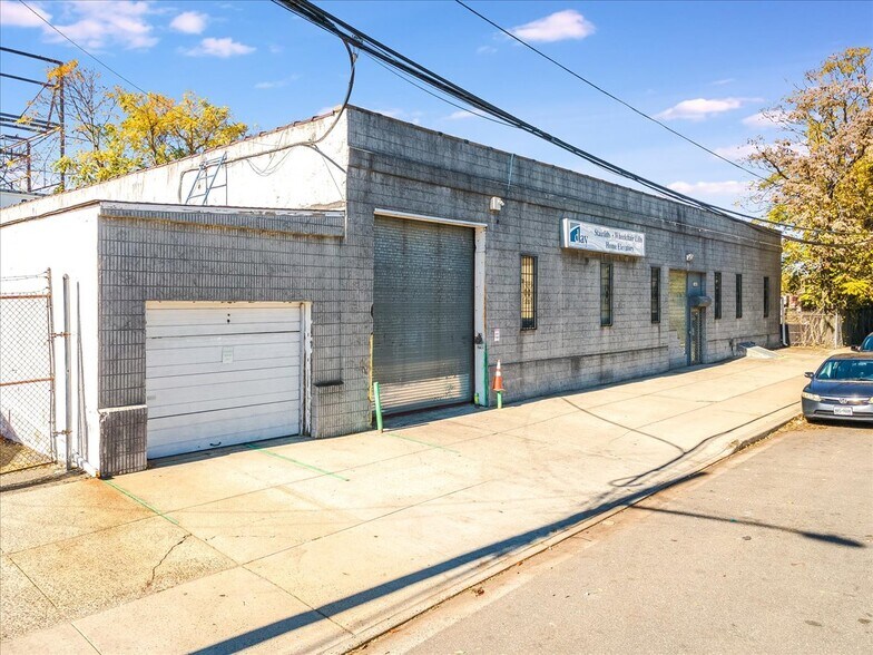 More Photos Of 50 Hempstead Gardens, West Hempstead Warehouse For Sale