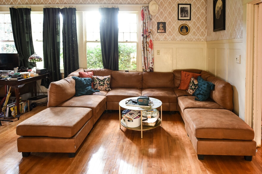 More Photos Of 200 E Vista St, Bisbee Movie Radio TVStudio For Sale