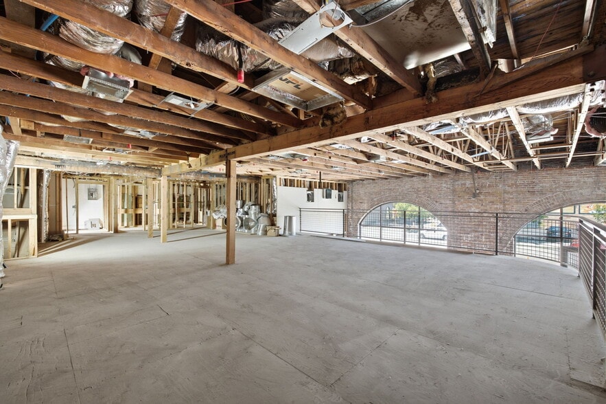 More Photos Of 1623-1633 19th St, Bakersfield Freestanding For Lease