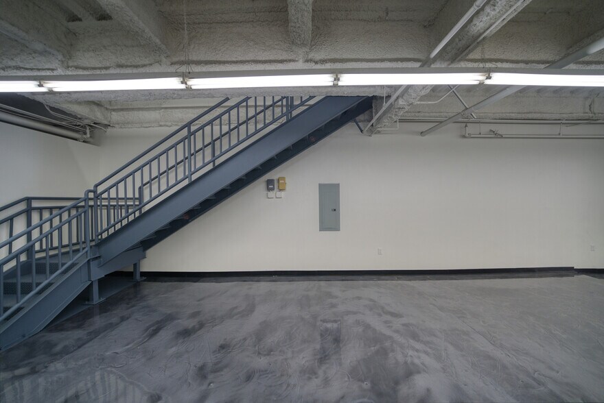 More Photos Of 747 E 10th St, Los Angeles Storefront For Sale