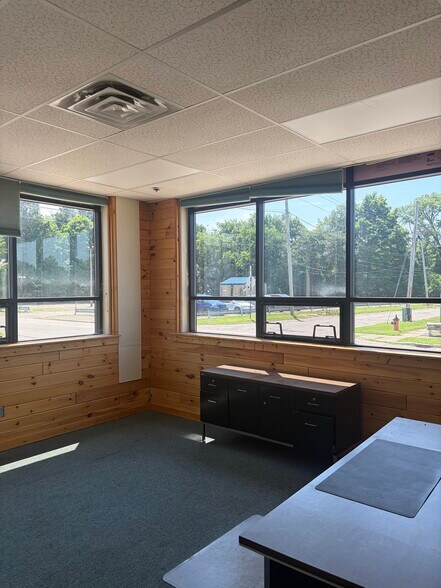 More Photos Of 309 N Prospect St, Sturgis Light Manufacturing For Sale