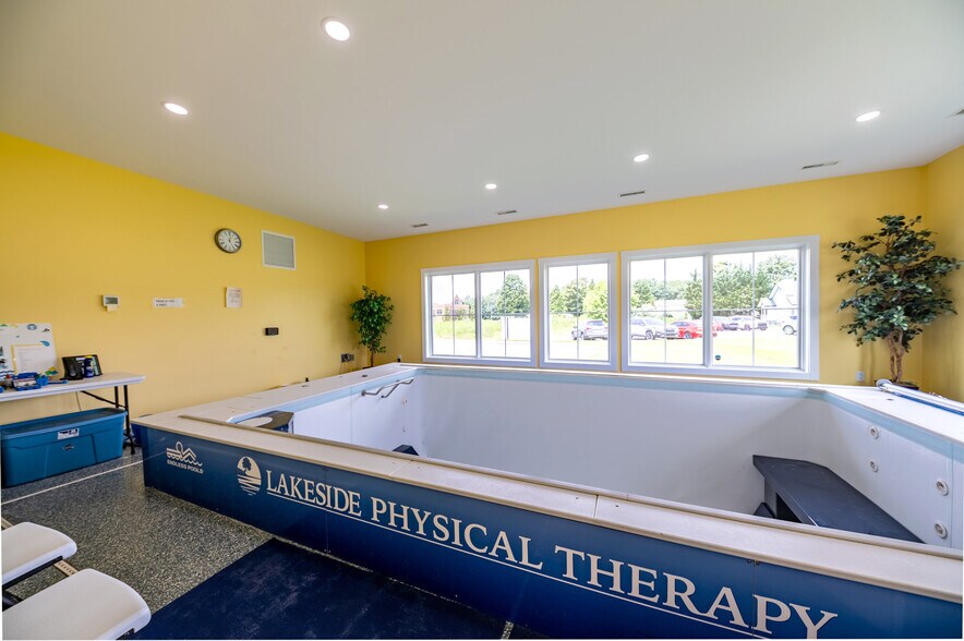 More Photos Of 74 Erin Dr, Morgantown Office For Sale