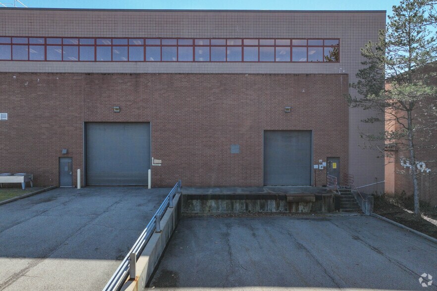 More Photos Of 615 Epsilon Dr, Pittsburgh Light Manufacturing For Sale