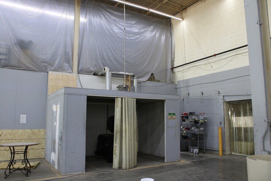More Photos Of 1777 Oakdale Ave, West Saint Paul Manufacturing For Lease