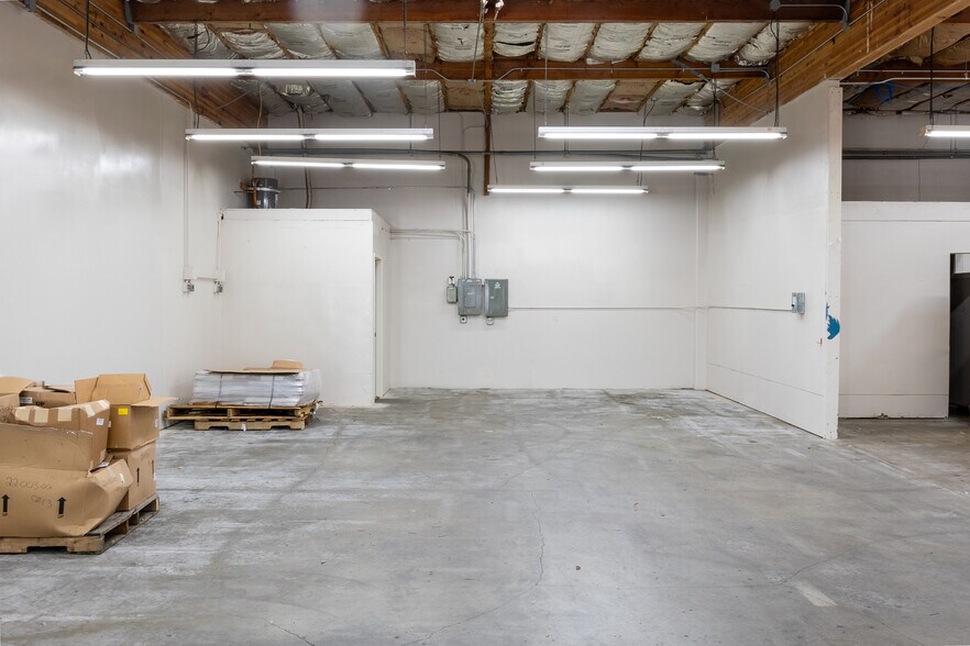 More Photos Of 1310-1314 Ross St, Petaluma Warehouse For Lease