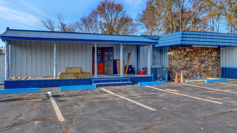 More Photos Of 7781 Highway 167 S, Sheridan Convenience Store For Lease