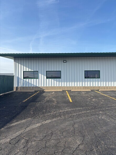 More Photos Of 354 Civic Rd, LaSalle Flex For Lease