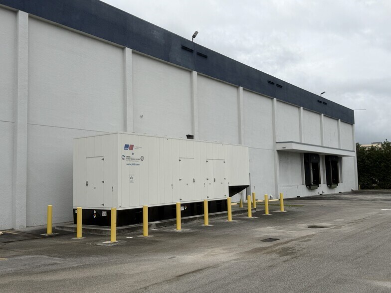 More Photos Of 2323 NW 72nd Ave, Miami Manufacturing For Lease