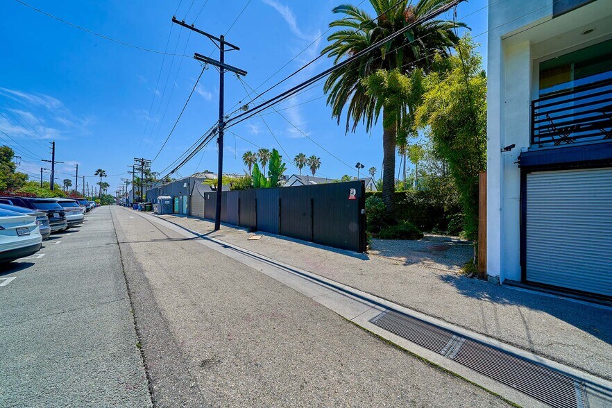 More Photos Of 1321-1325 Abbot Kinney Blvd, Venice Freestanding For Sale