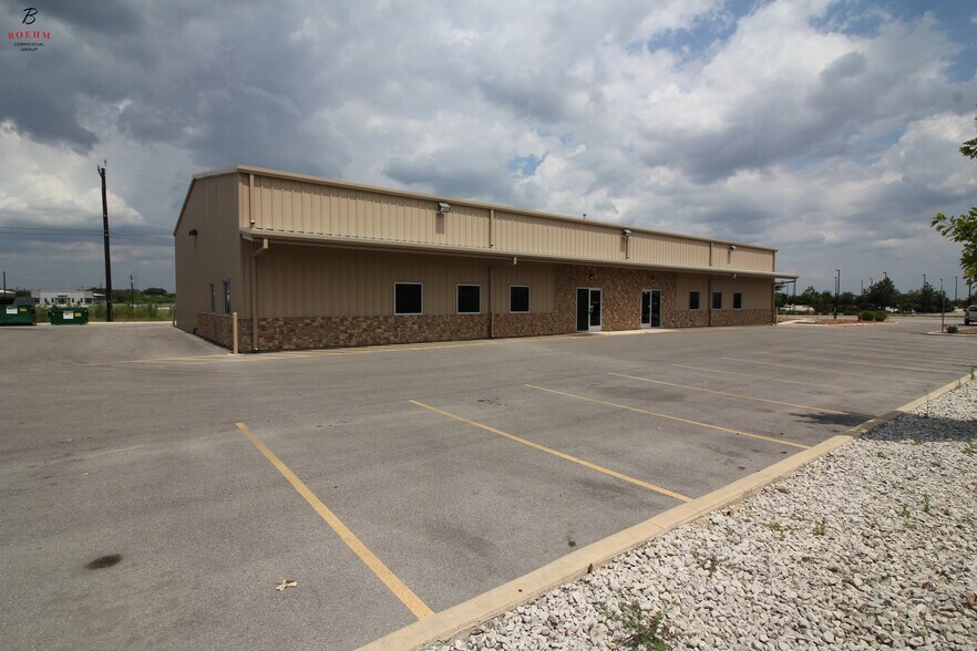 Primary Photo Of 4811 Quarry Run, San Antonio Light Distribution For Lease