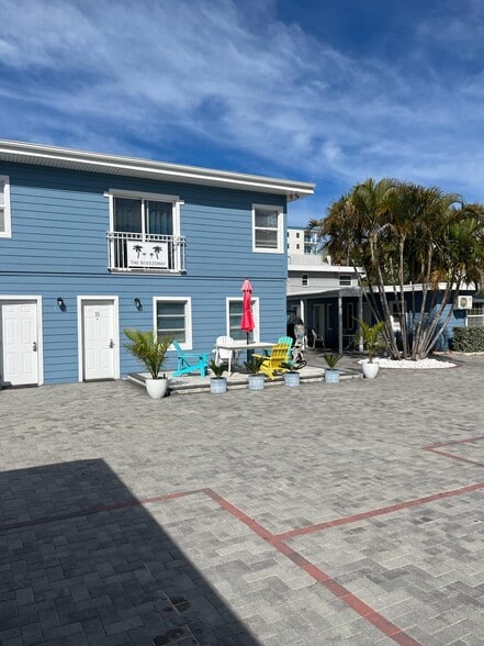 More Photos Of 602 Poinsettia Ave, Clearwater Beach Hotel For Sale