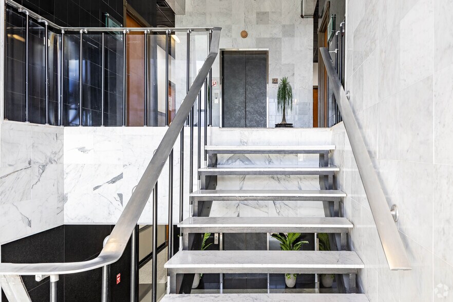 More Photos Of 2151 E Commercial Blvd, Fort Lauderdale Medical For Lease