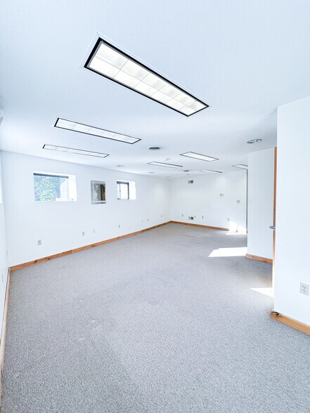 More Photos Of 8100 Ohio River Blvd, Emsworth Office For Lease