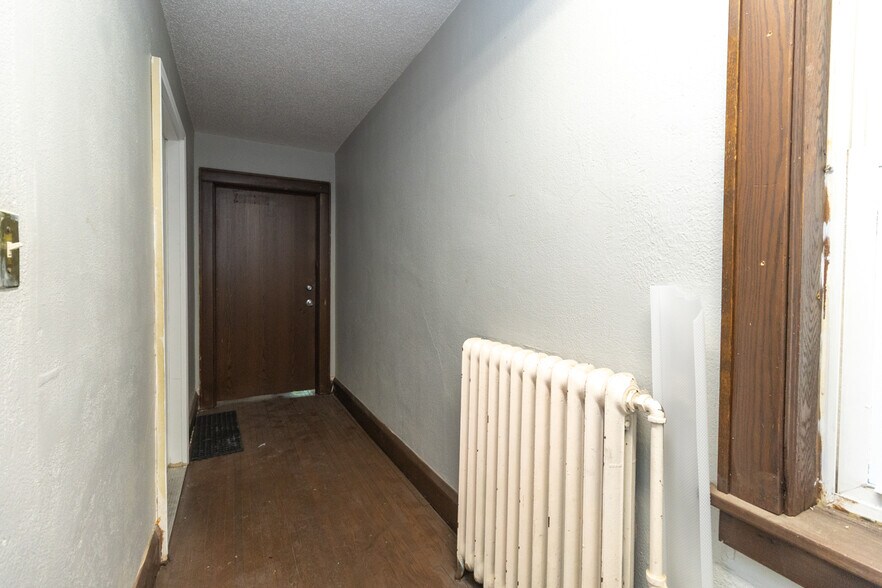 More Photos Of 1321 Payne Ave, Saint Paul Storefront Retail Residential For Sale