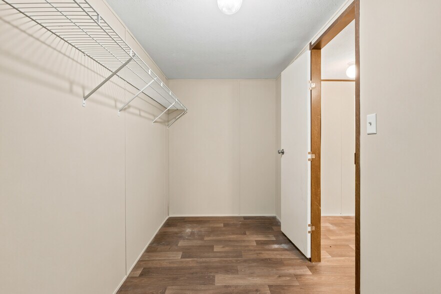 More Photos Of 7362 Washington Ave, Montgomery Flex For Sale