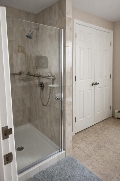 More Photos Of 10 Bruen Ct, Rensselaer Hospitality For Sale