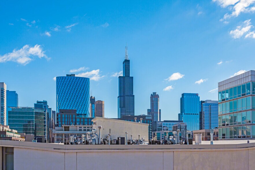 More Photos Of 1027-1031 W Madison St, Chicago Loft Creative Space For Lease