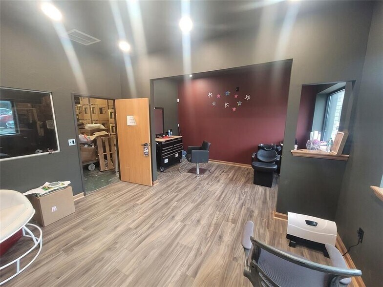 More Photos Of 912 Messenger Ln, Moore Warehouse For Sale