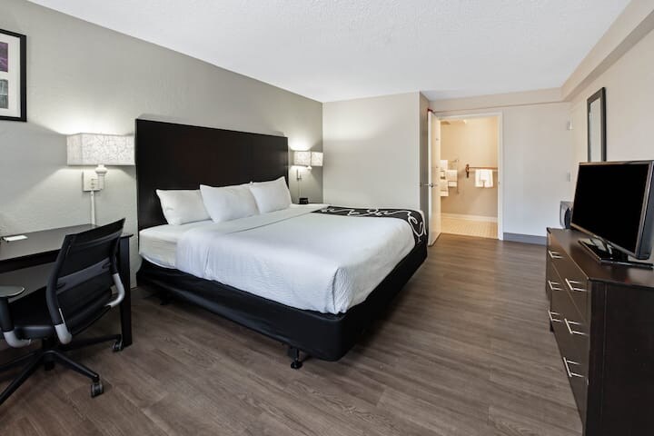 More Photos Of 5981 Okeechobee Blvd, West Palm Beach Hotel For Sale