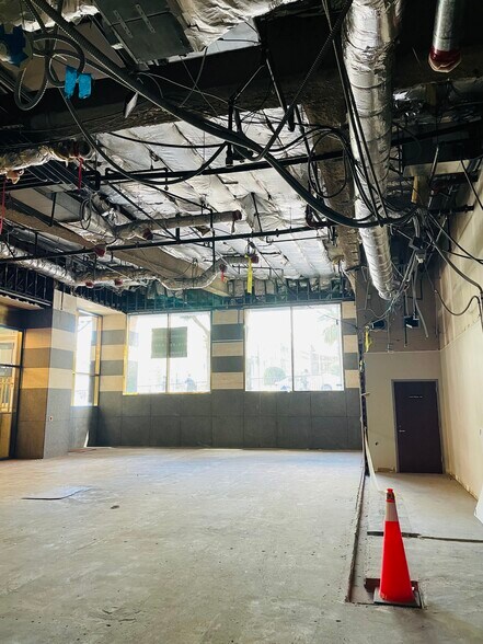 More Photos Of 660 S Figueroa St, Los Angeles Office For Sale